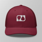 Front view of a maroon premium padel trucker cap with a white embroidered 'Après Padel Society' logo.