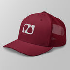 Angled view of a maroon premium padel trucker cap featuring a white embroidered 'Après Padel Society' logo.