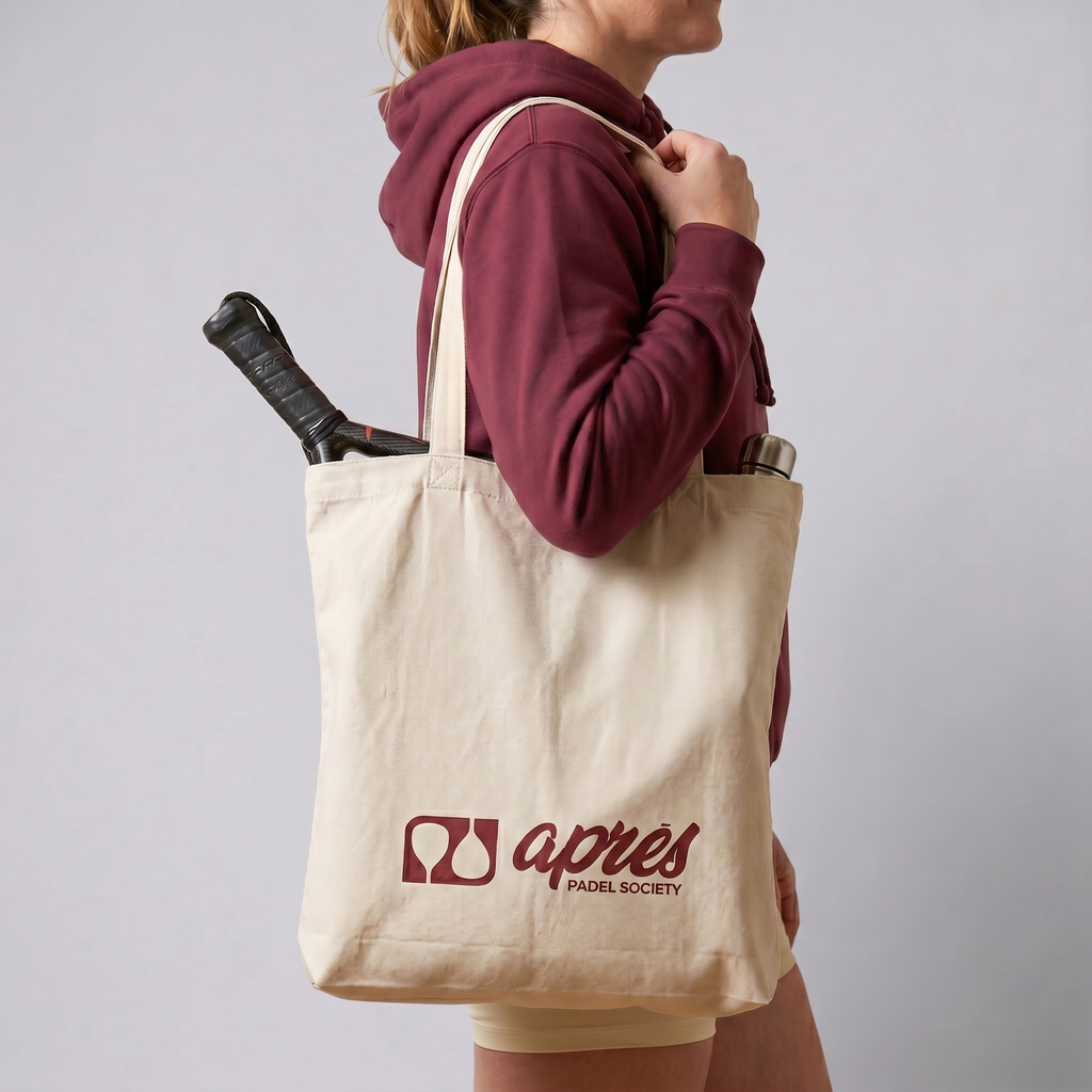Model carrying a premium cream padel tote bag with visible padel racket and water bottle inside, featuring a red 'Après Padel Society' logo.